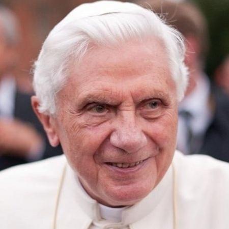 Morre Bento XVI