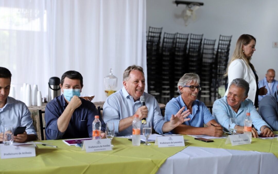 Prefeito Estanislau Steck preside em Louveira a primeira reunião do Circuito das Frutas