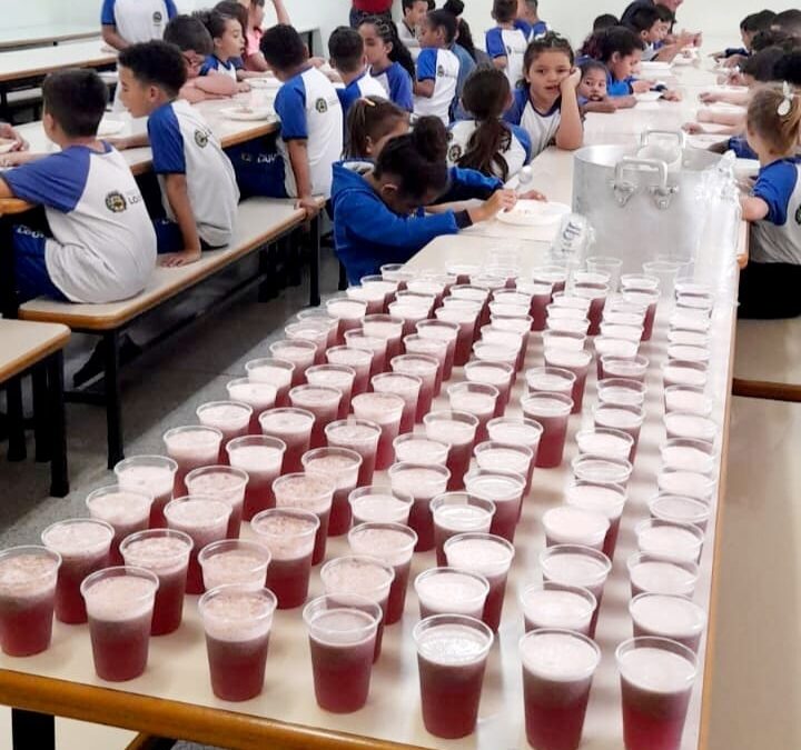 Prefeitura passa a ofertar suco natural de uva na merenda escolar