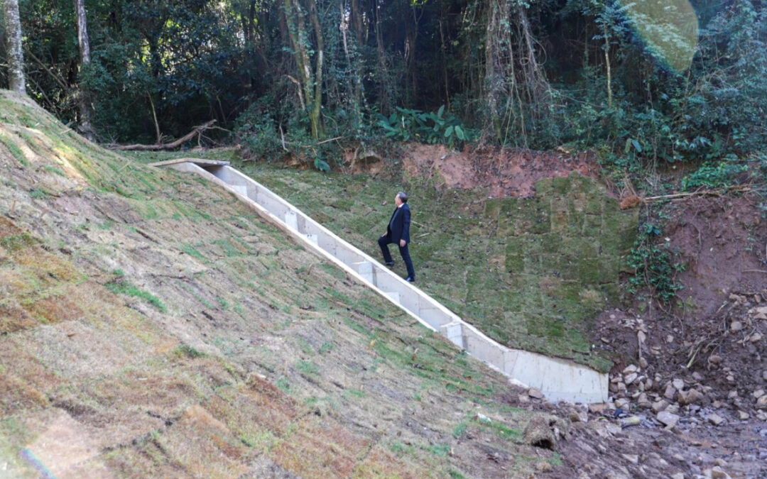 Prefeitura conclui obra de drenagem de águas pluviais no bairro Quinta das Videiras